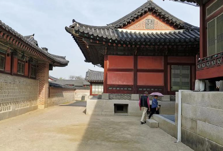 首尔米其林摘星指南：从罗宴到大瓦房酱蟹的奢华之旅缩略图