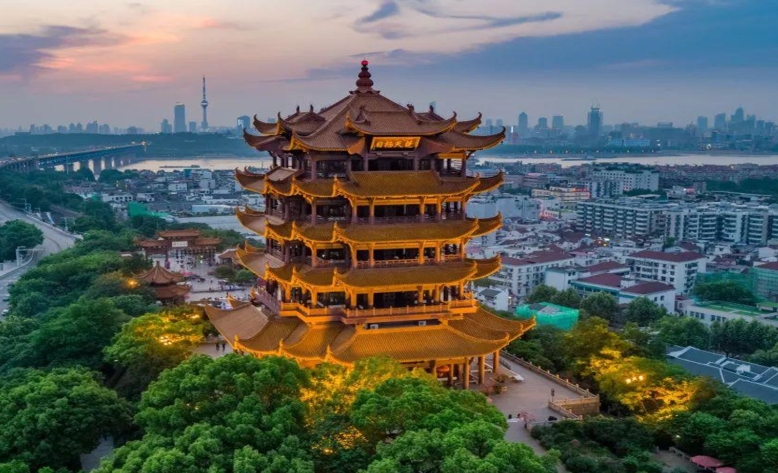 夜游武汉必去的5个地方！长江灯光秀+江汉路夜景全解析缩略图