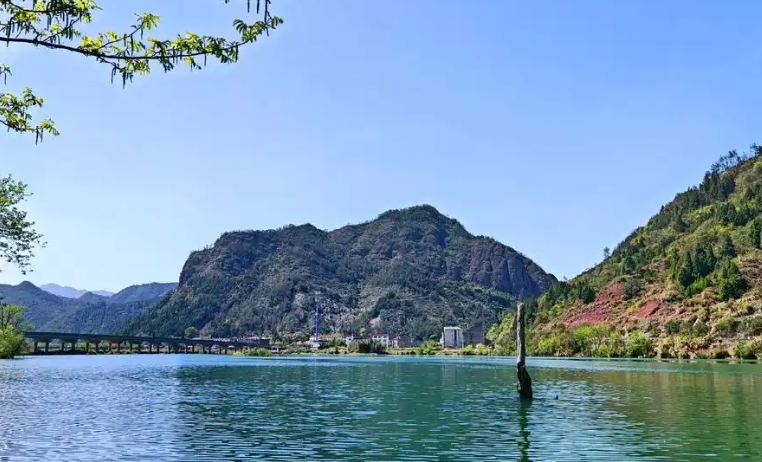 AR导览体验：森林公园虚拟导游+天门山历史场景重现缩略图